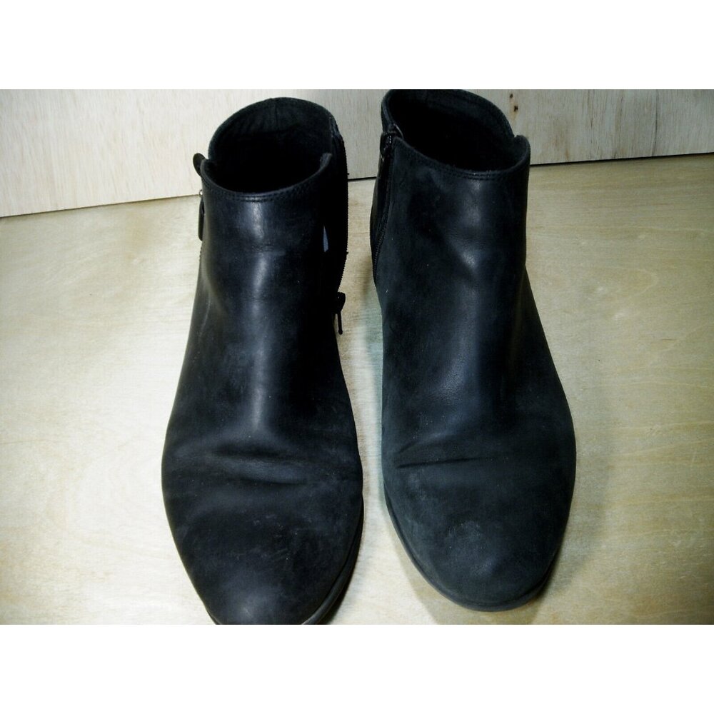 Clarks Artisan Boots Womens 8M Casual Ankle Bootie Leather Heels US 11